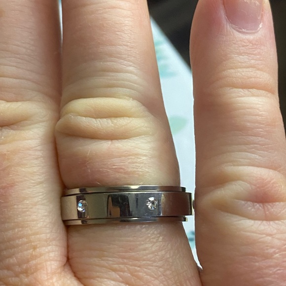 Fidget ring women’s size 9 fidget ring NWT 3 for $15 - Picture 3 of 4
